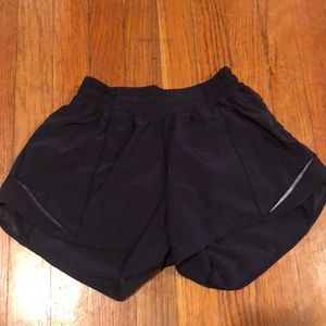 Lululemon Hotty Hot Short II *Long 4” - Navy Blue